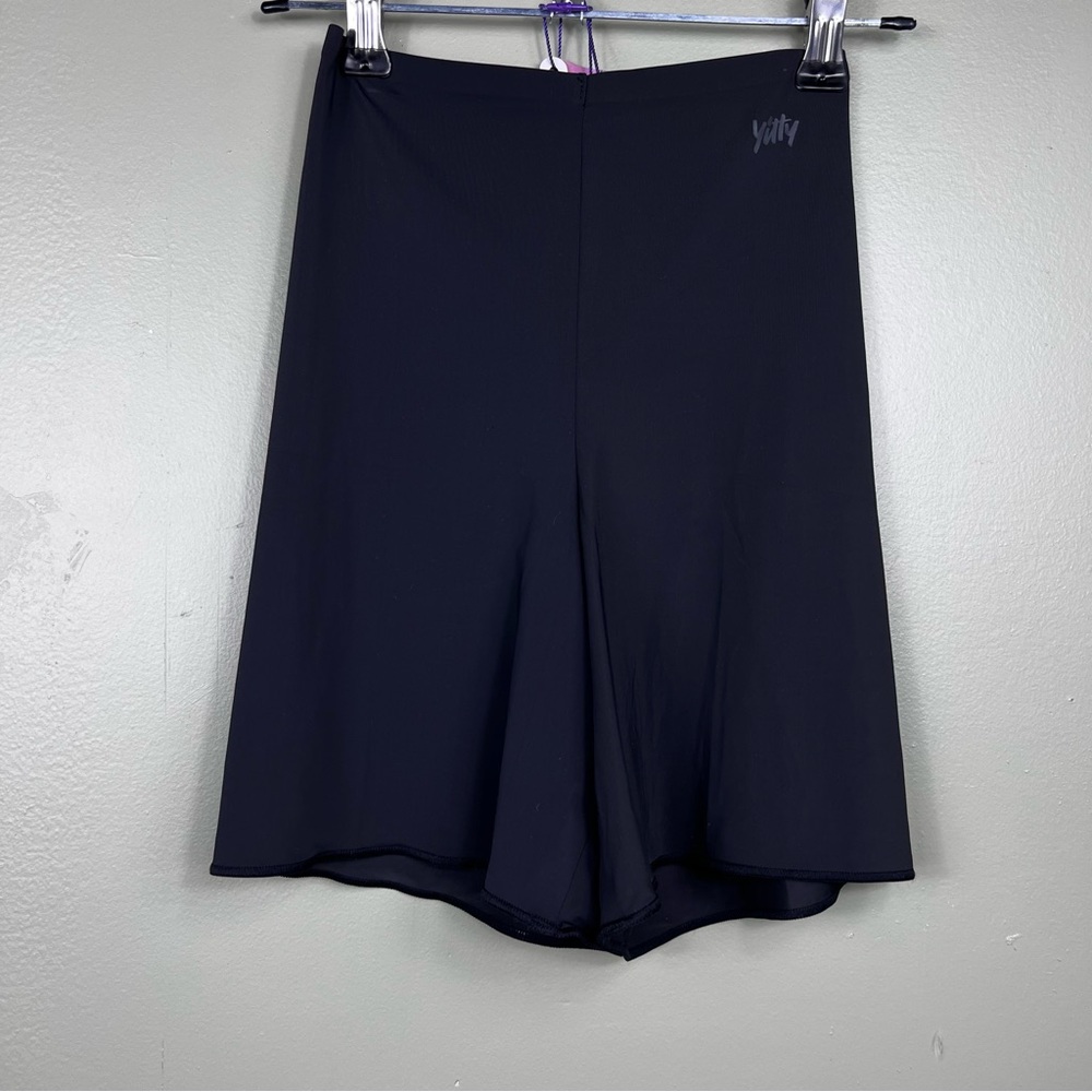 Yitty seamless shape wear shorts size small.